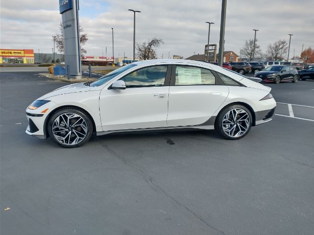 Vehicle image 4 of 17