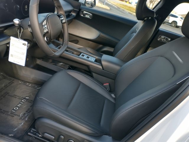 Vehicle image 9 of 17