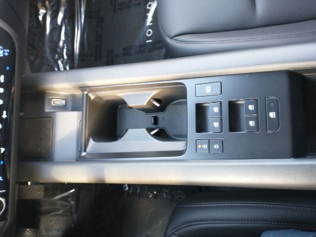 Vehicle image 12 of 17