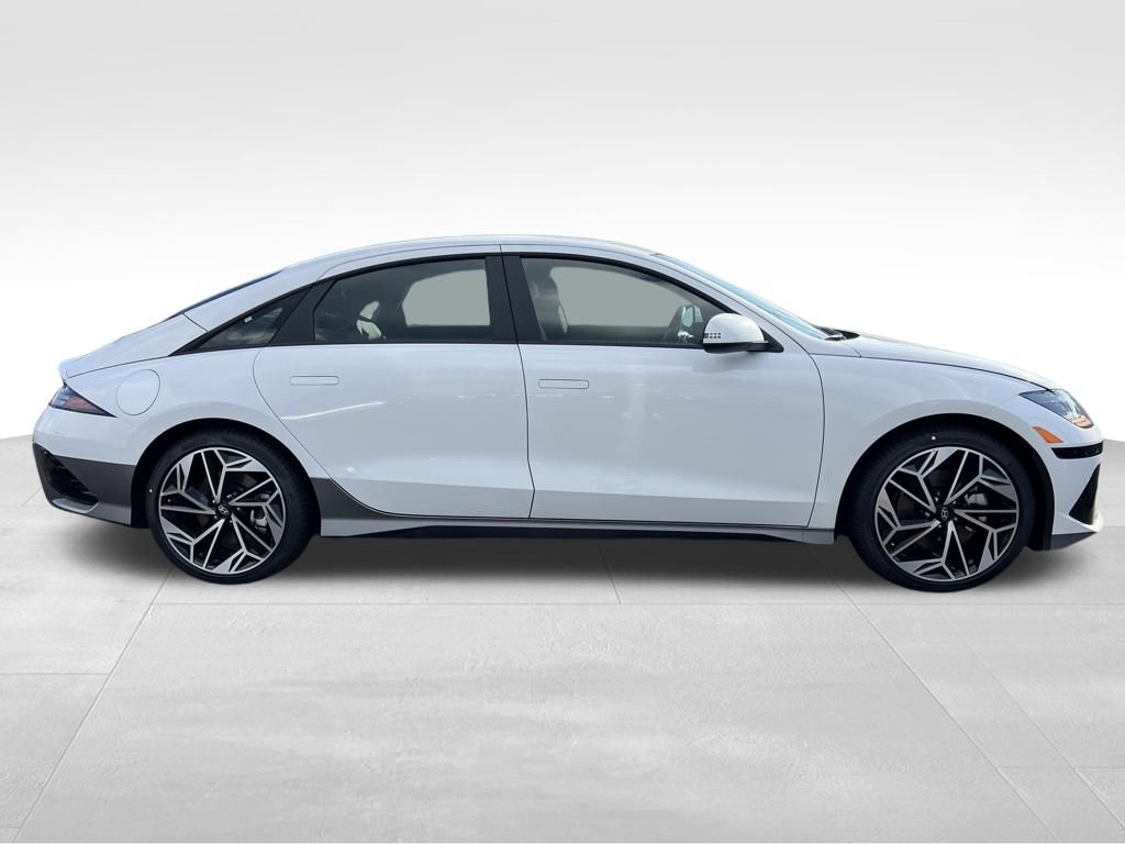 2024 Hyundai IONIQ 6 SEL Image 8 of 46
