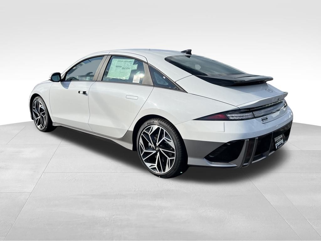 2024 Hyundai IONIQ 6 SEL Image 7 of 46