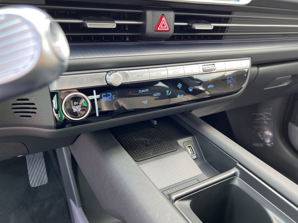 2024 Hyundai IONIQ 6 SEL Image 30 of 46