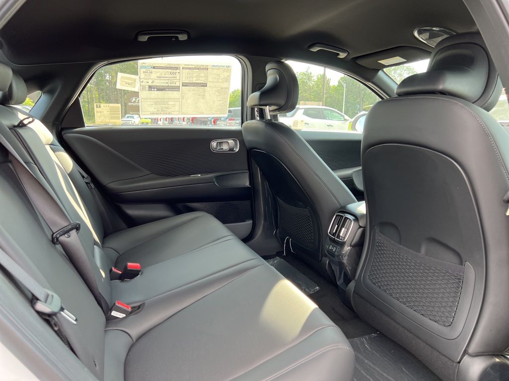 2024 Hyundai IONIQ 6 SEL Image 13 of 46