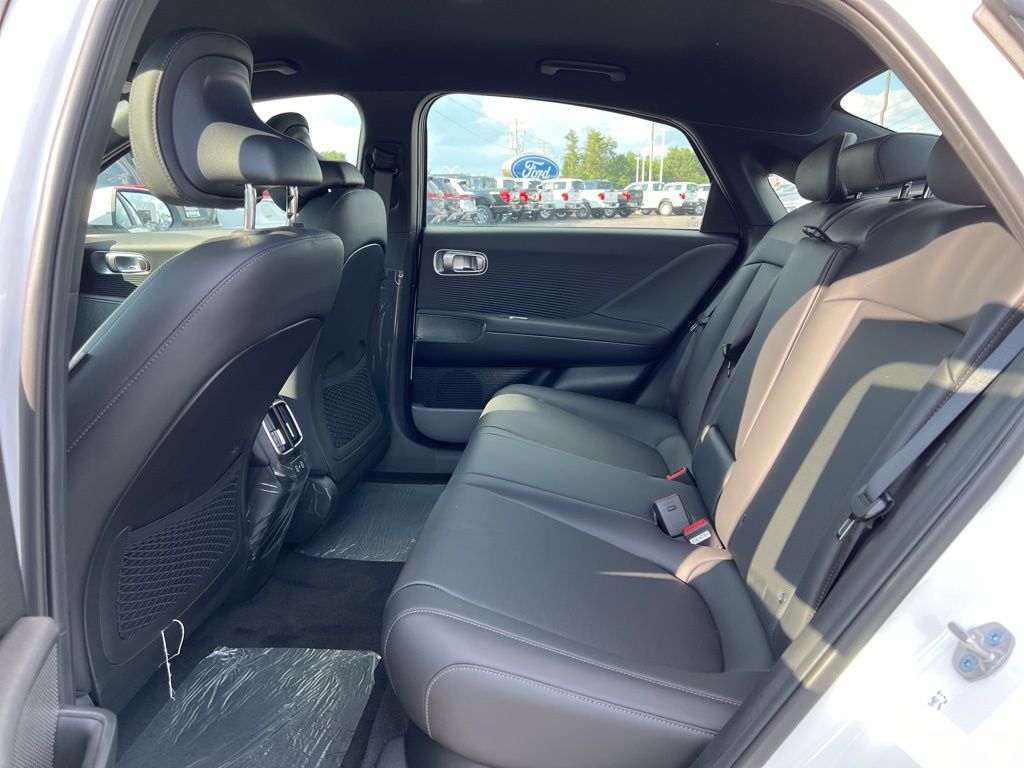 2024 Hyundai IONIQ 6 SEL Image 17 of 46