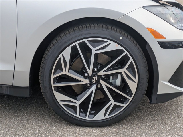 2024 Hyundai IONIQ 6 SEL Image 10 of 27