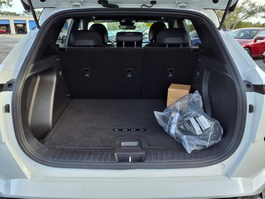 Vehicle image 32 of 36