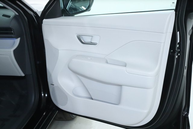 Vehicle image 38 of 46