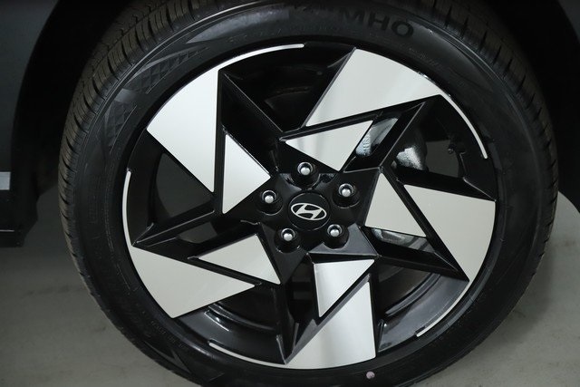 Vehicle image 16 of 46