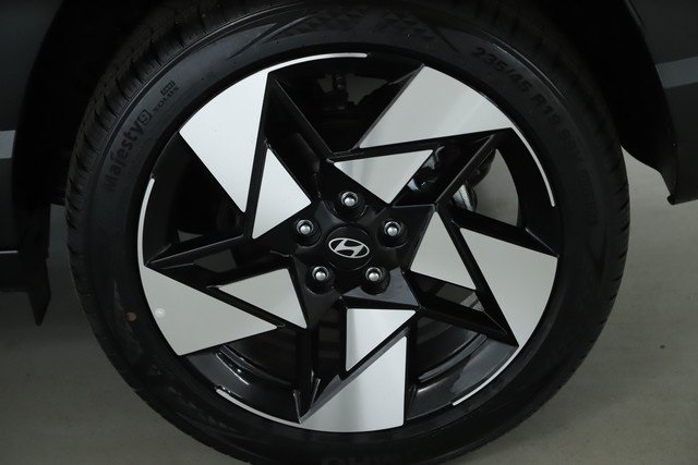 Vehicle image 43 of 46