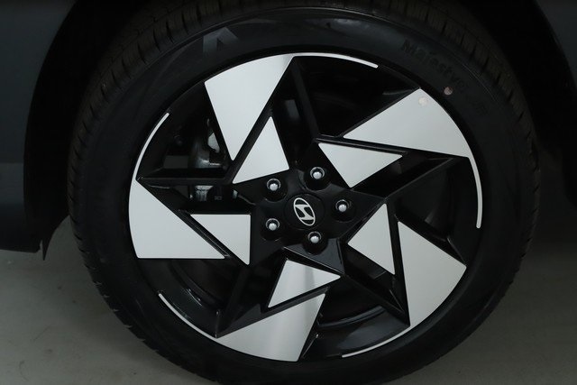 Vehicle image 42 of 46