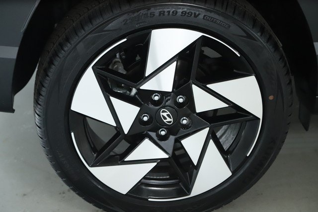 Vehicle image 17 of 46