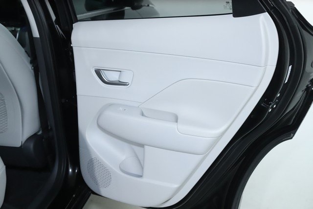 Vehicle image 36 of 46