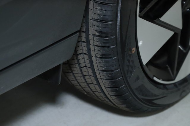 Vehicle image 41 of 46