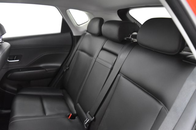 Vehicle image 17 of 20