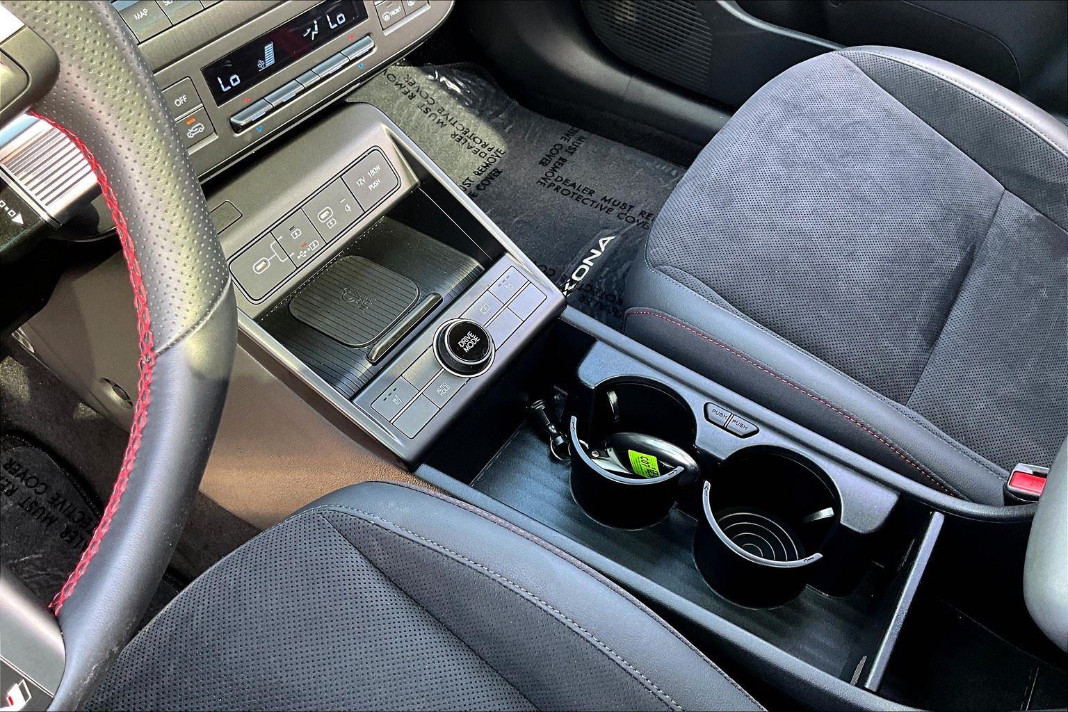 Vehicle image 21 of 39