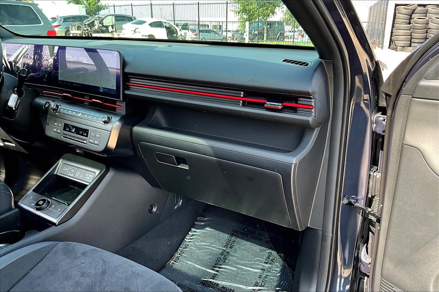 Vehicle image 17 of 39