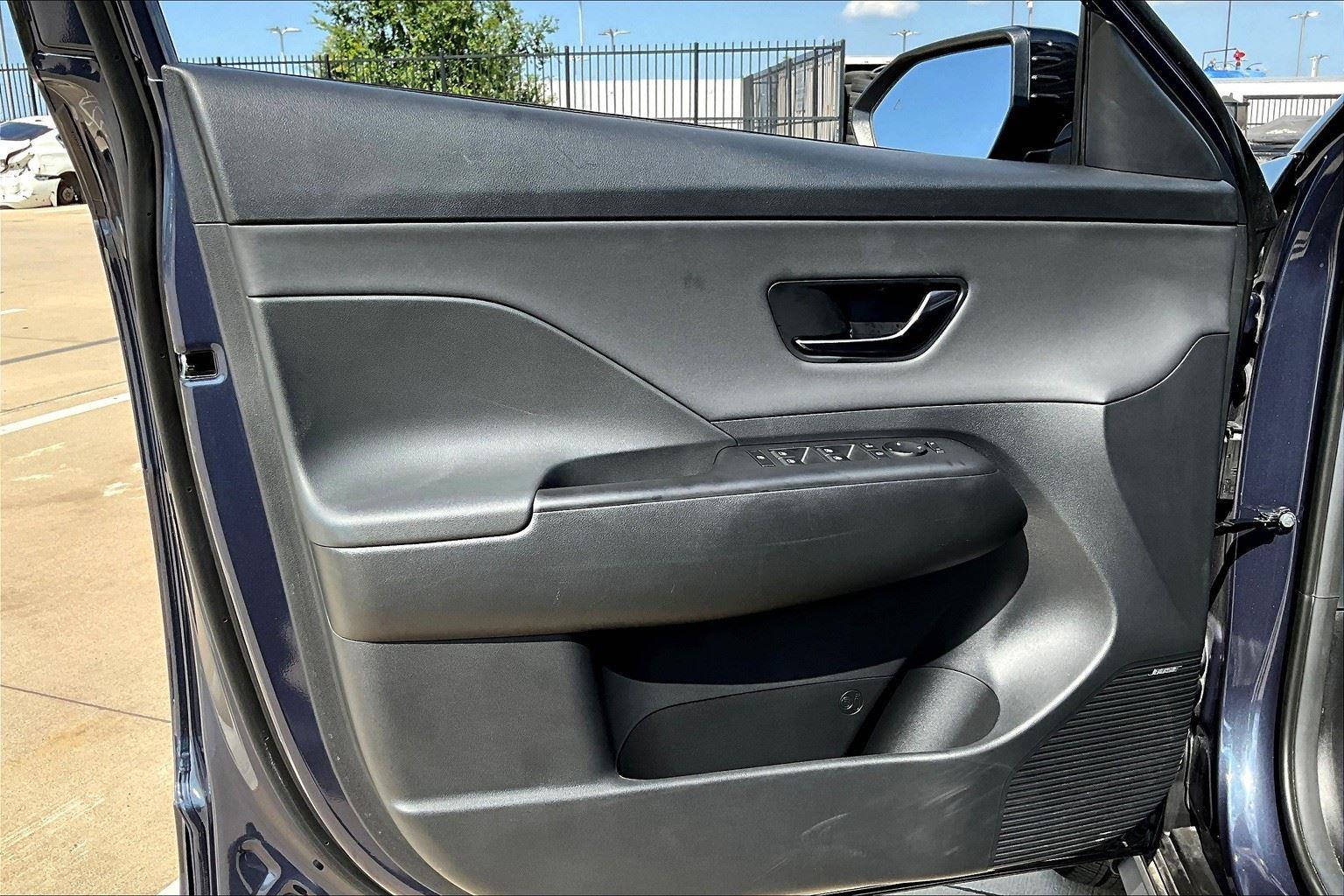 Vehicle image 22 of 39