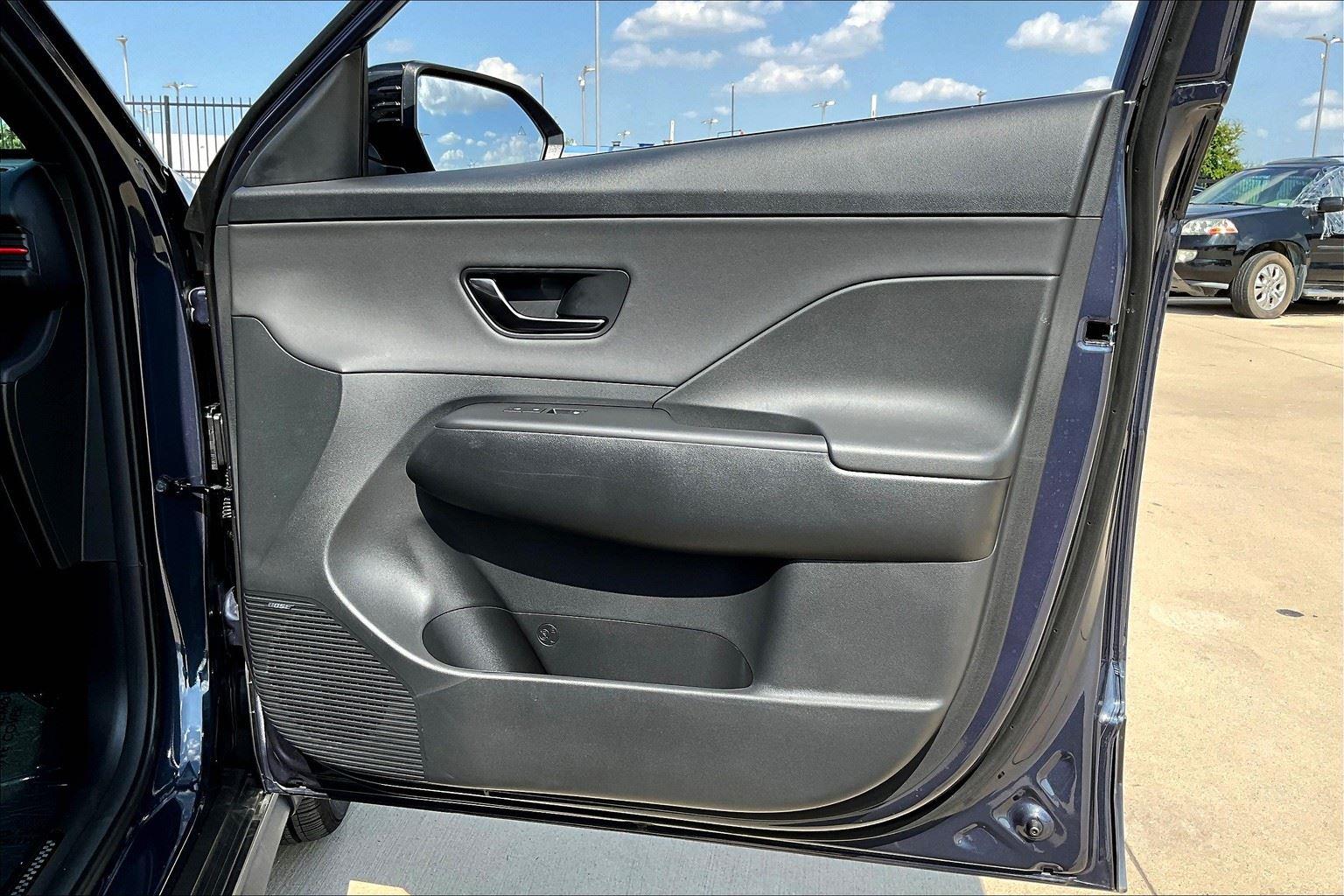 Vehicle image 27 of 39