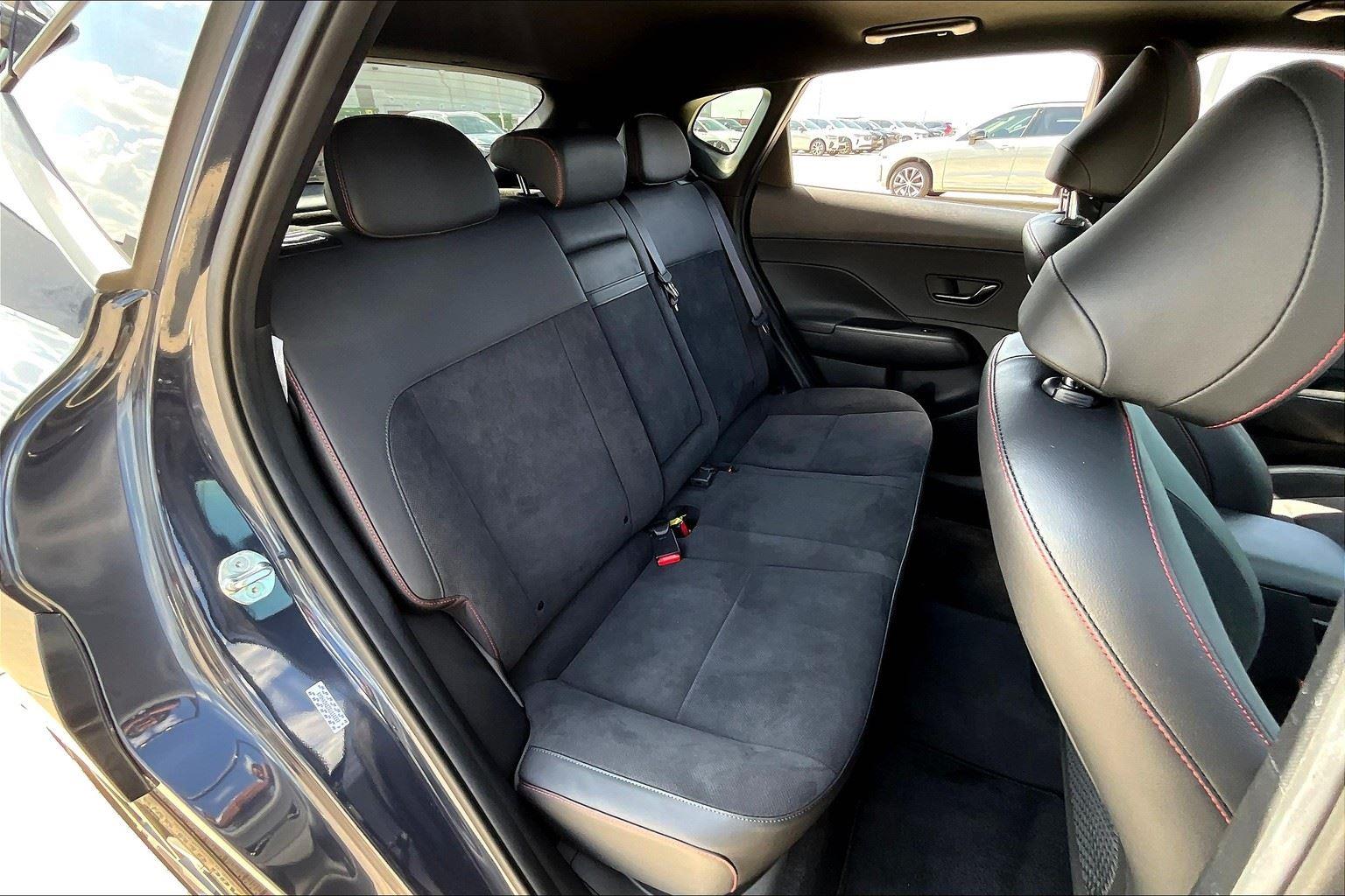 Vehicle image 10 of 39