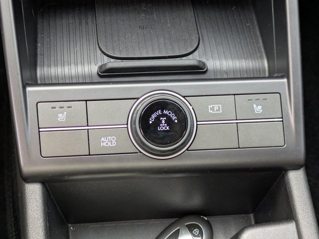 Vehicle image 33 of 36