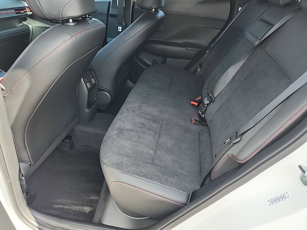 Vehicle image 18 of 29
