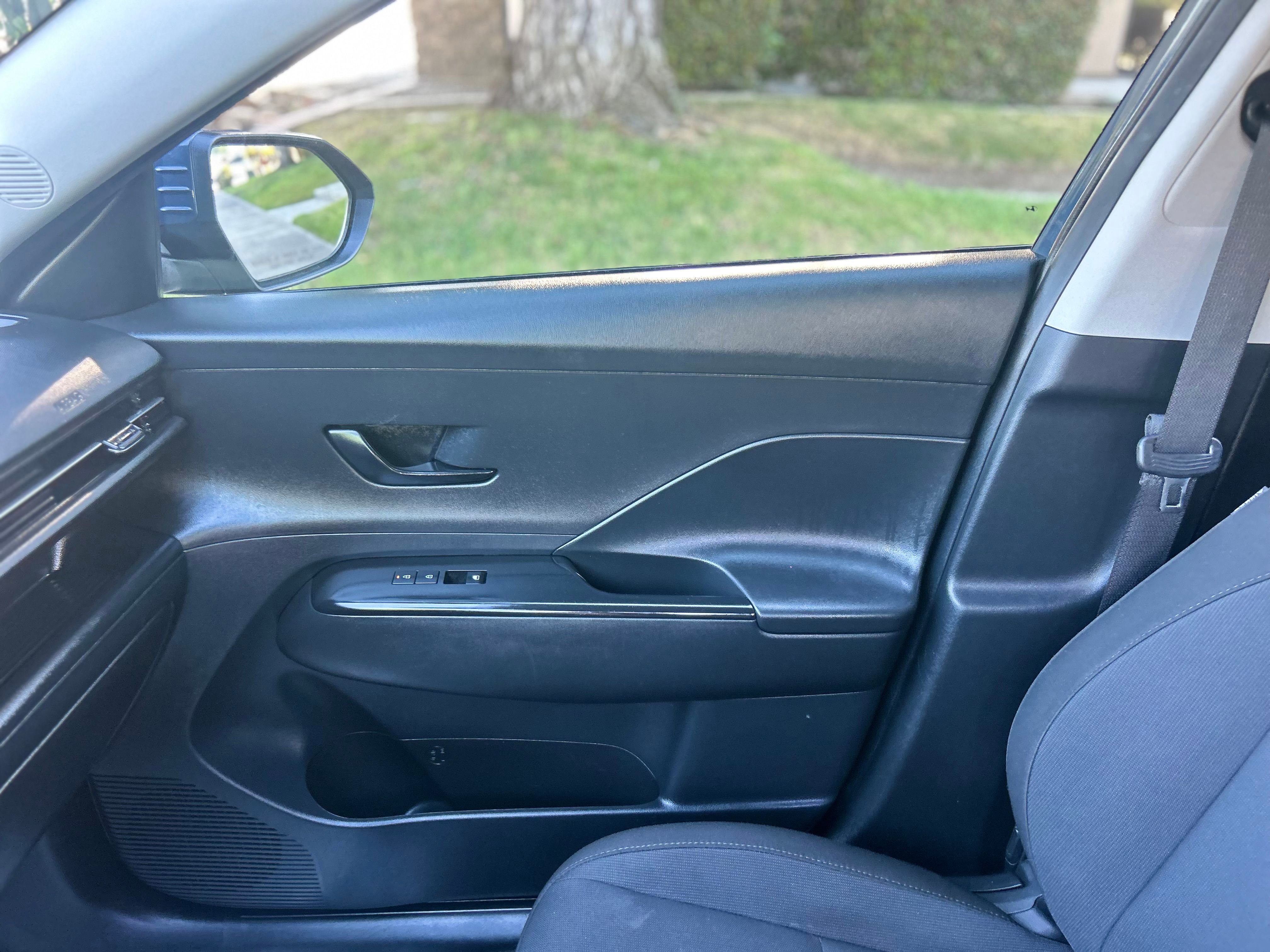Vehicle image 18 of 25