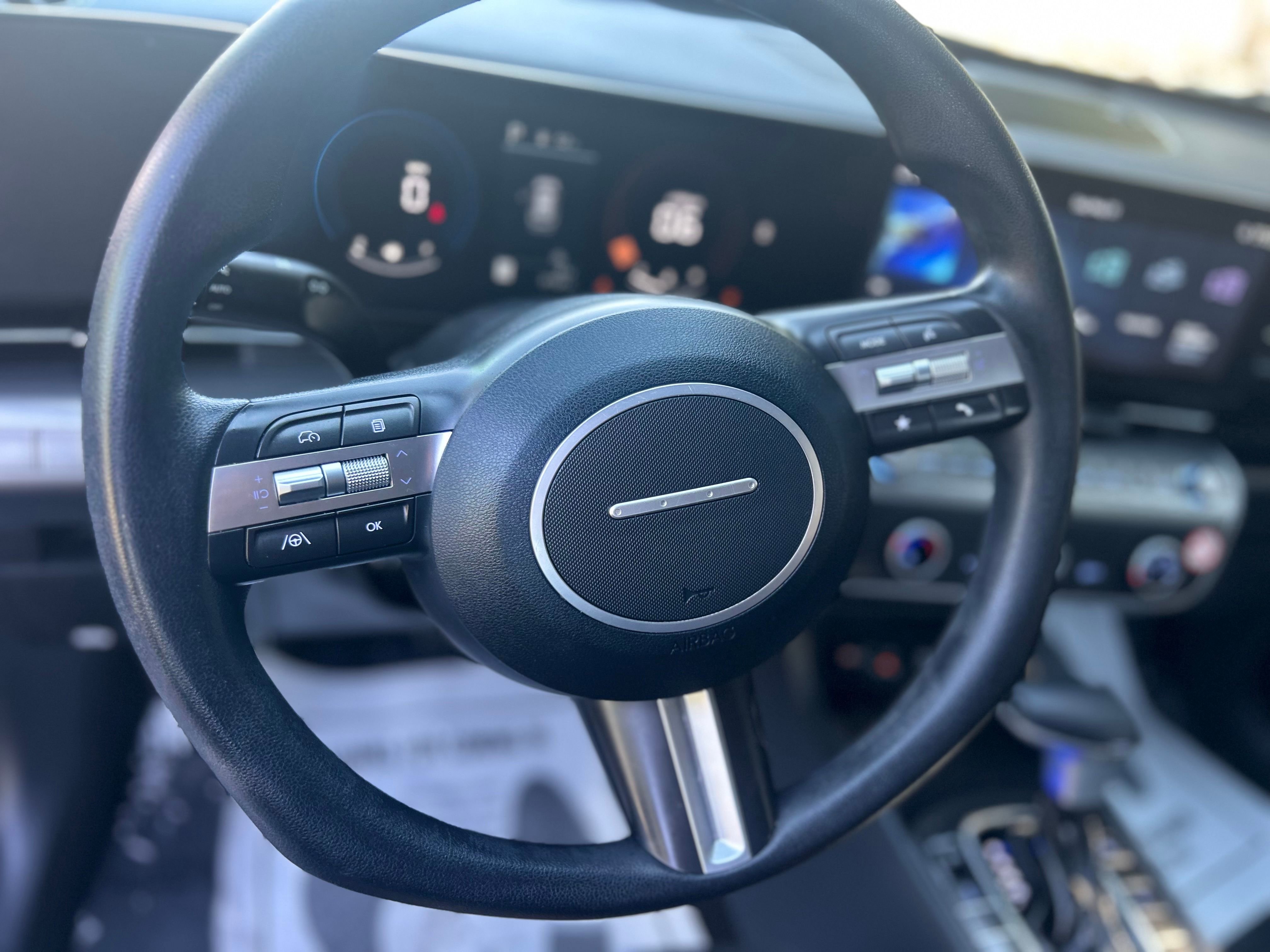 Vehicle image 15 of 25