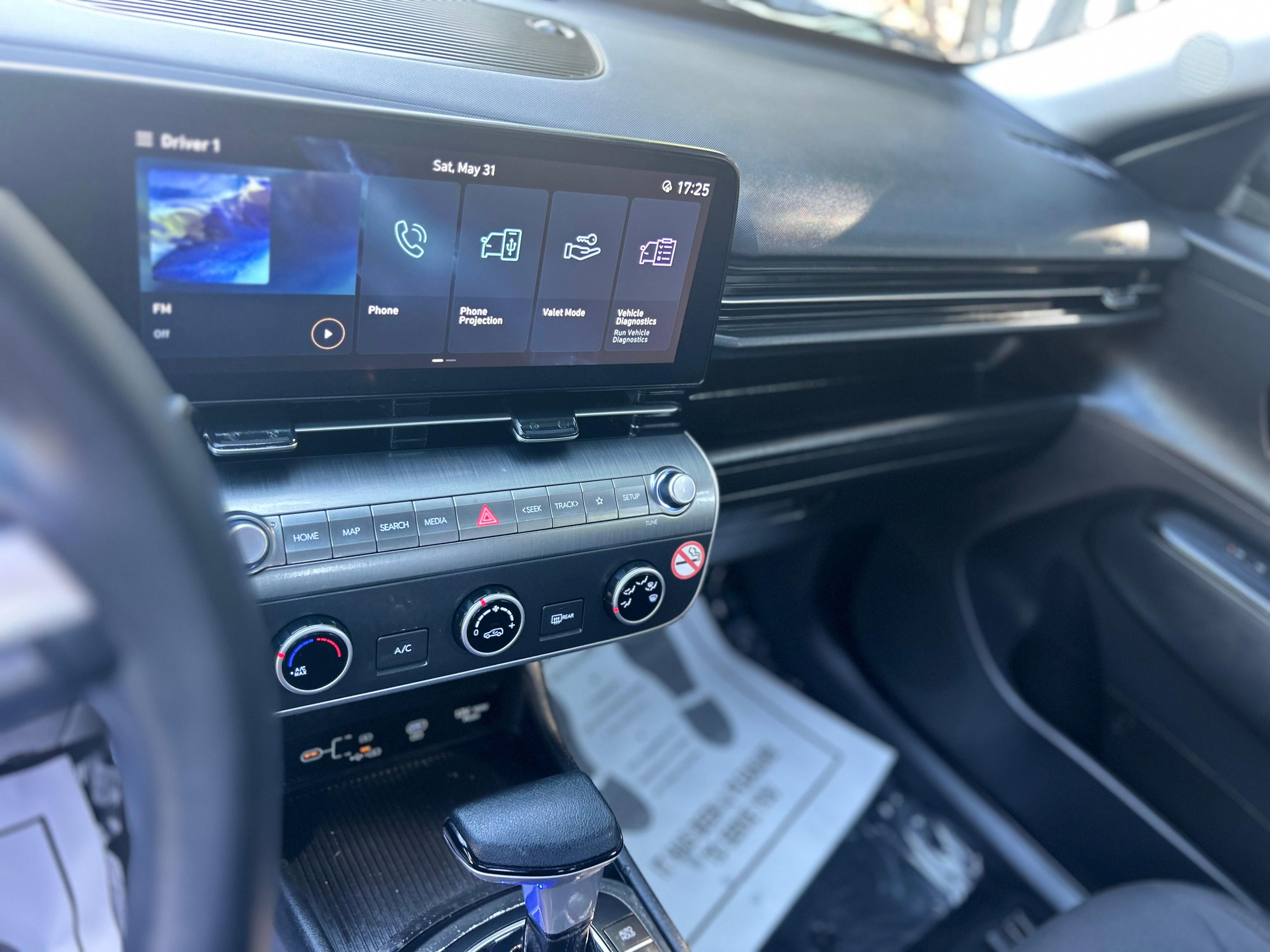 Vehicle image 14 of 25