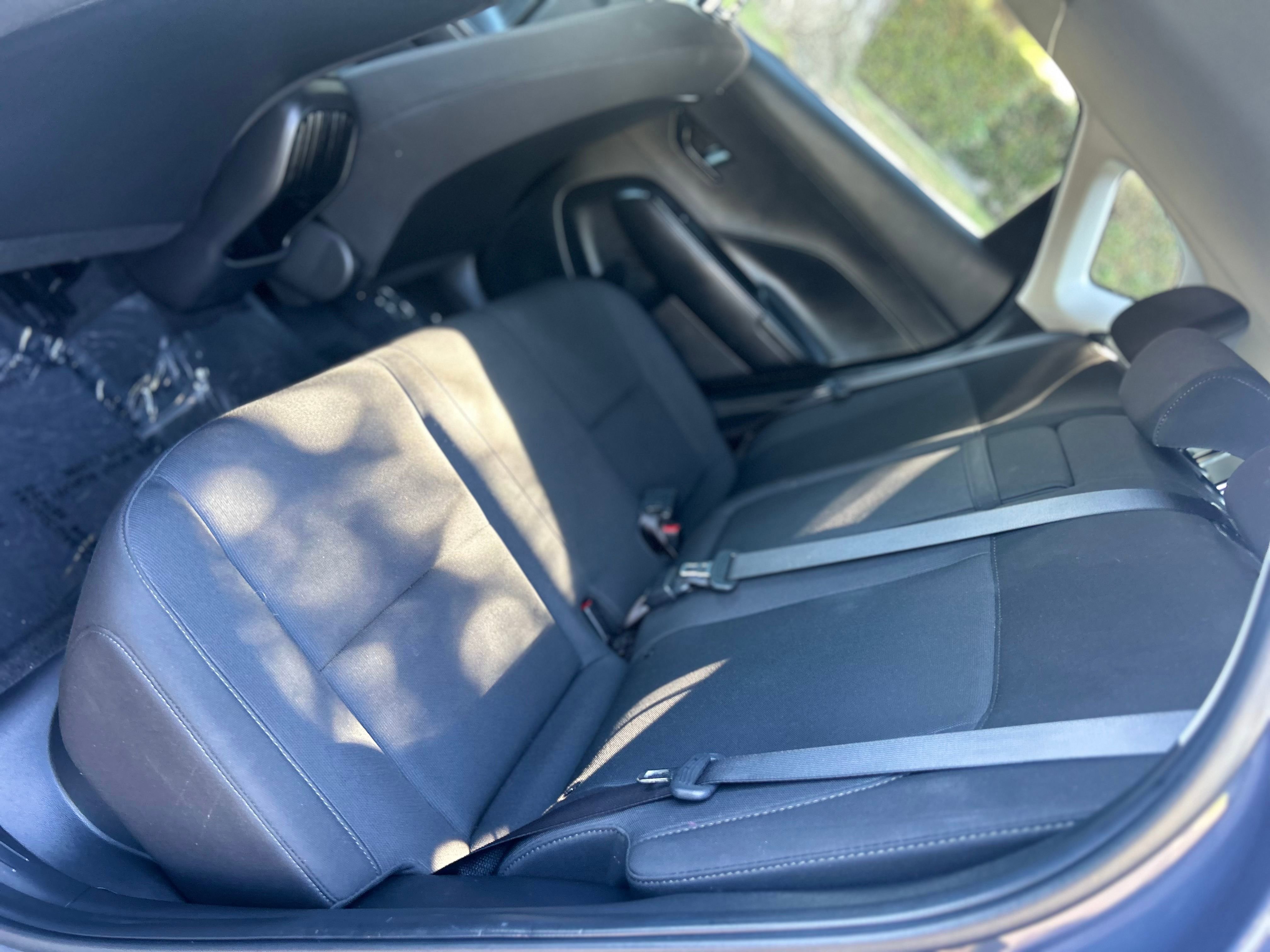 Vehicle image 16 of 25