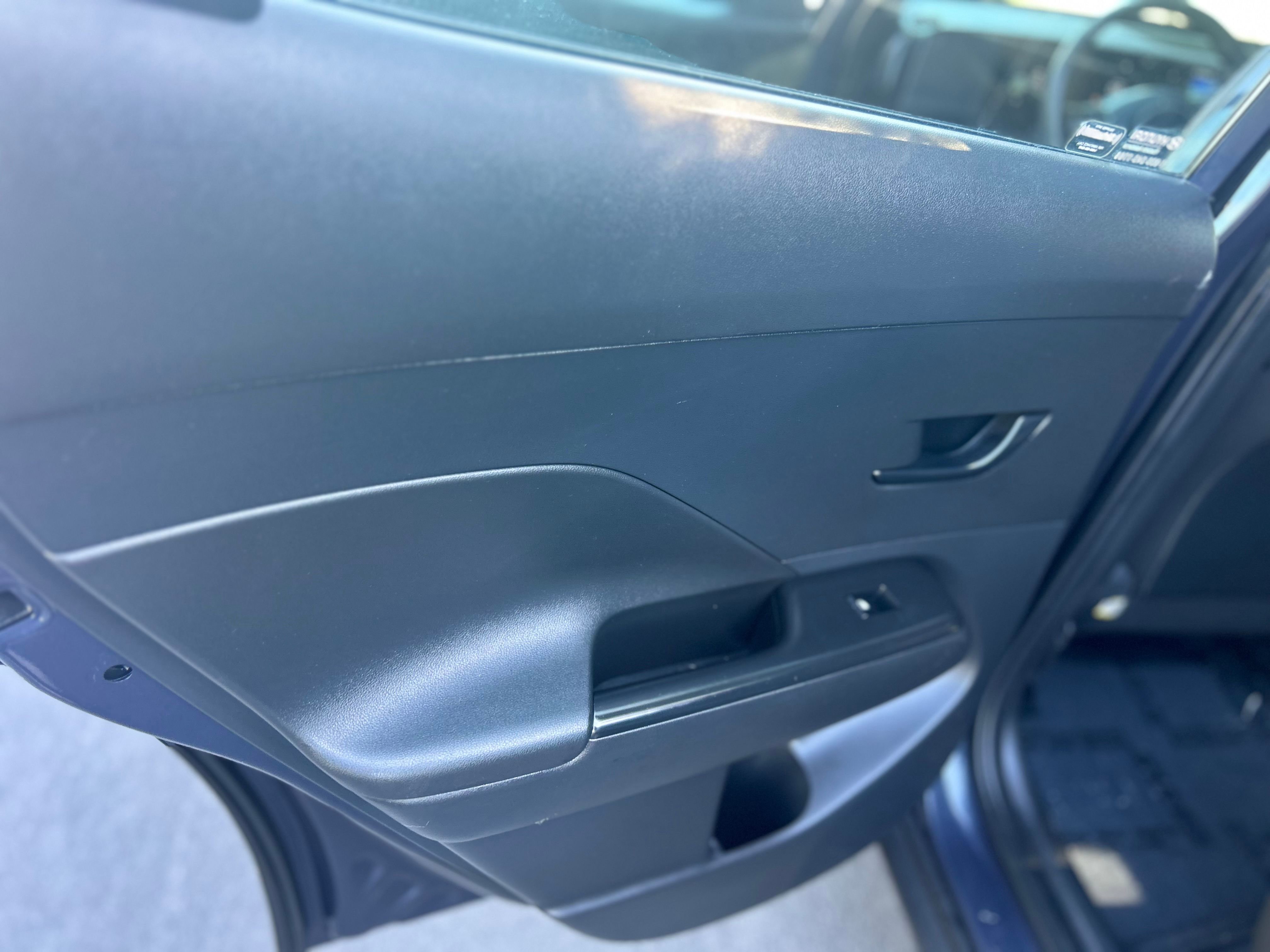 Vehicle image 17 of 25