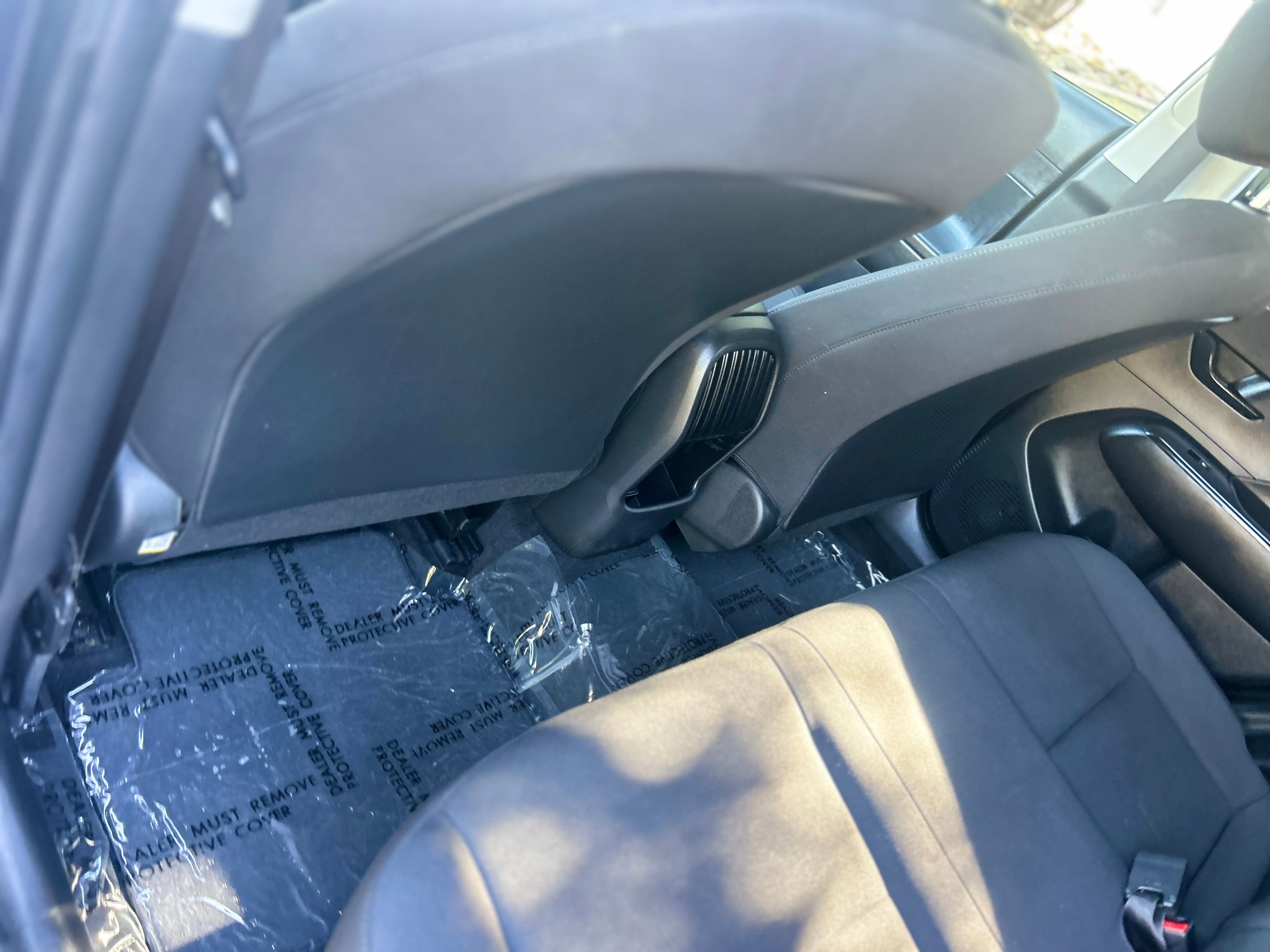 Vehicle image 21 of 25