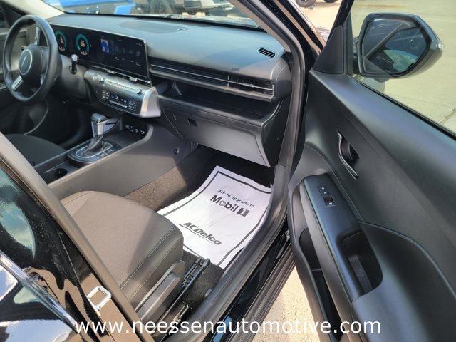 2024 Hyundai Kona SEL Image 17 of 34