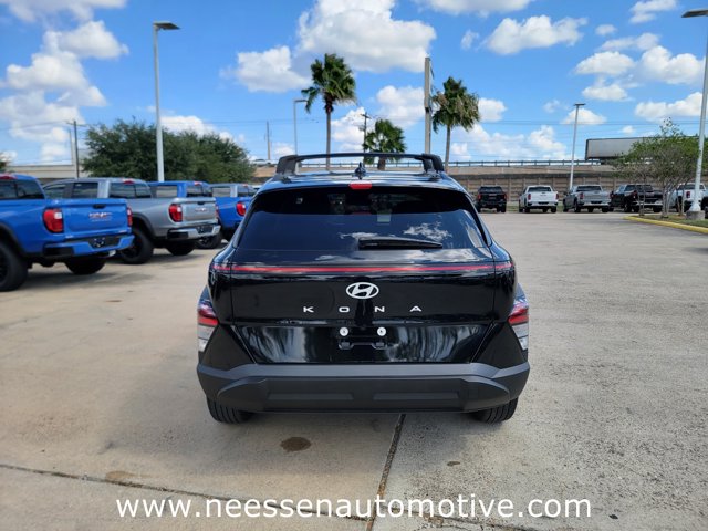 2024 Hyundai Kona SEL Image 5 of 34