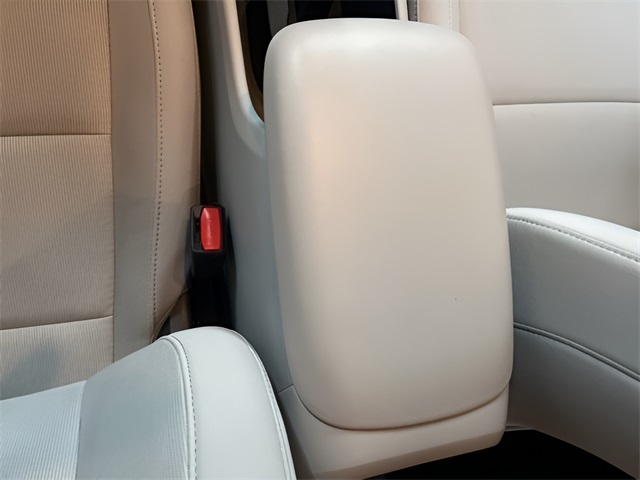 Vehicle image 14 of 24