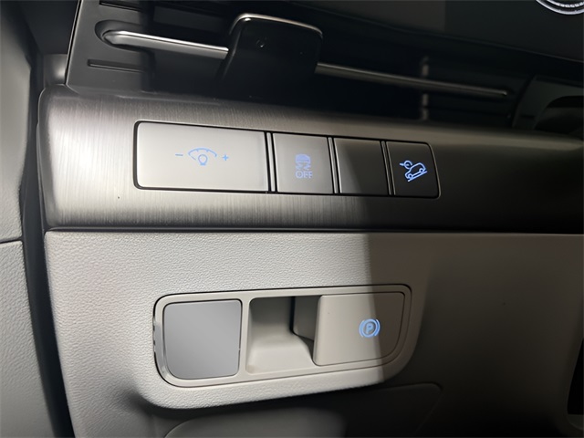 Vehicle image 20 of 24
