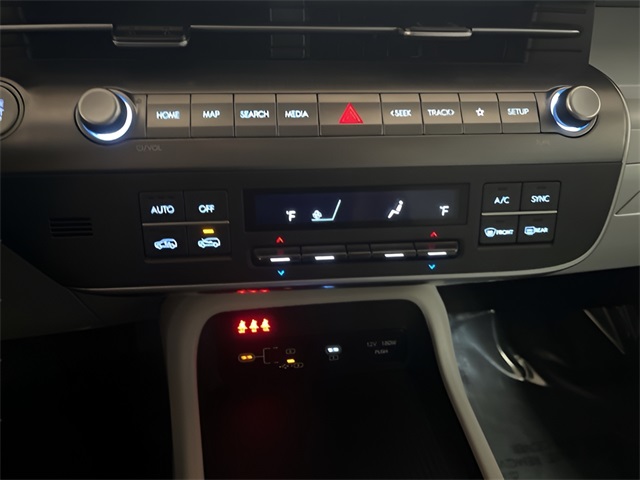Vehicle image 21 of 24