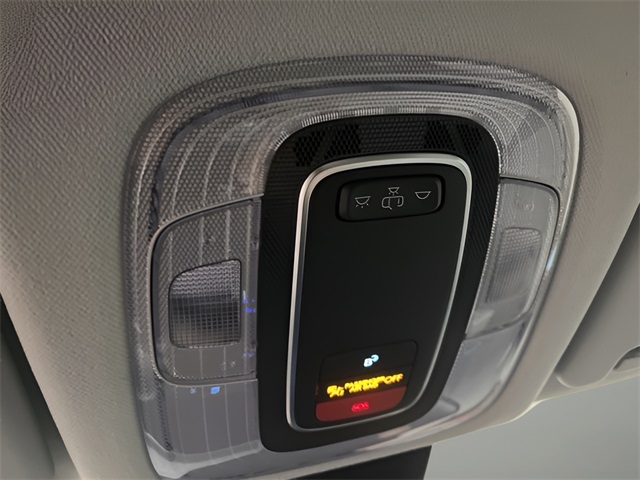 Vehicle image 22 of 24