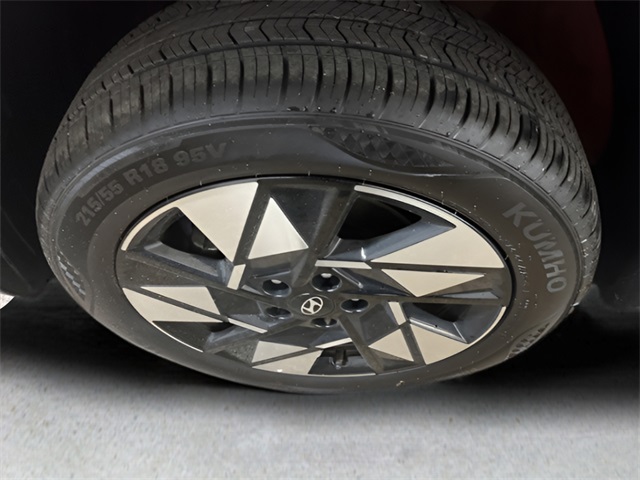 Vehicle image 8 of 24