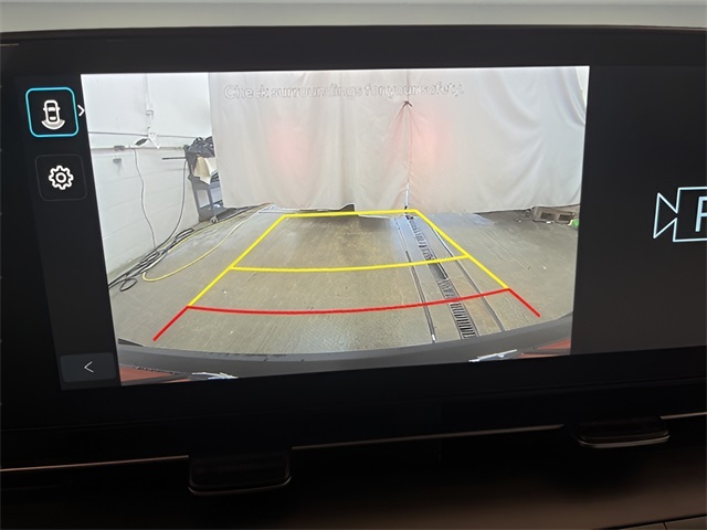 Vehicle image 19 of 24