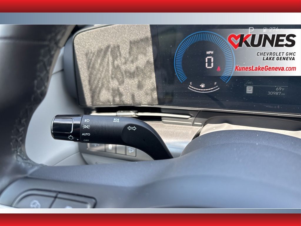 Vehicle image 41 of 44