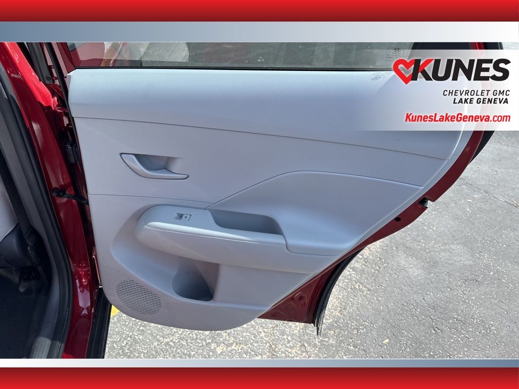 Vehicle image 16 of 44
