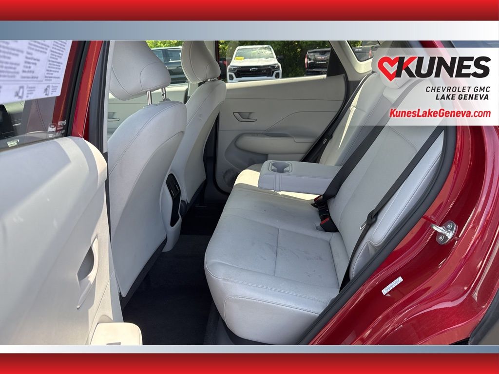 Vehicle image 13 of 44