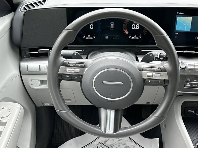 Vehicle image 23 of 31