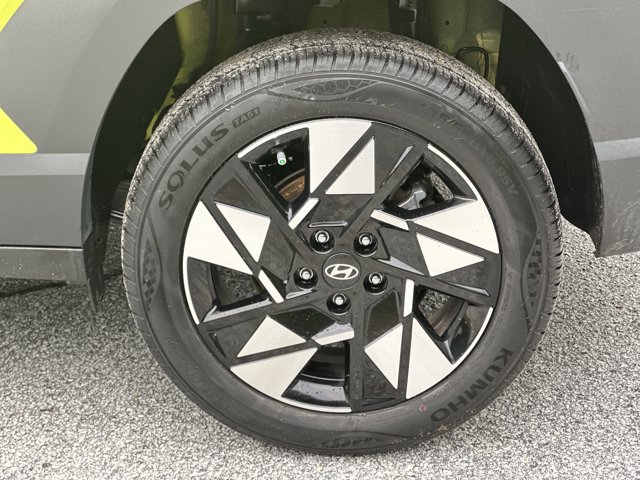 Vehicle image 19 of 31