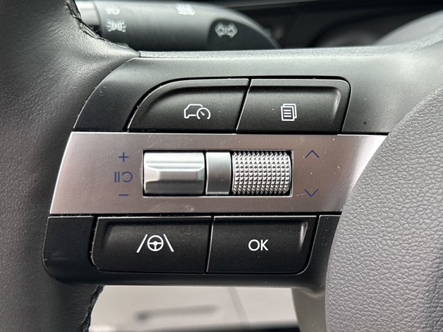 Vehicle image 24 of 31