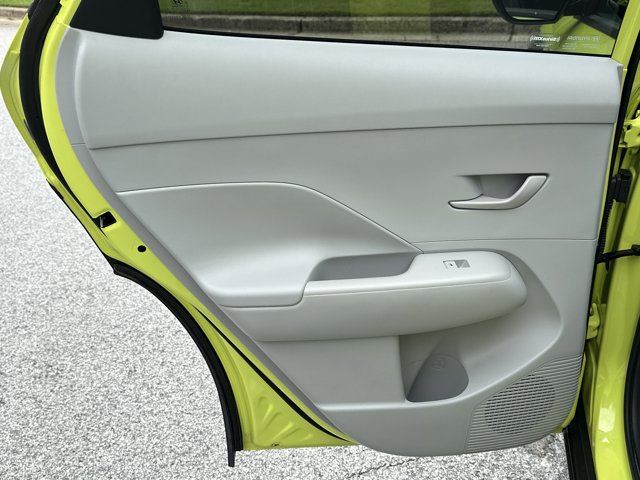 Vehicle image 21 of 31