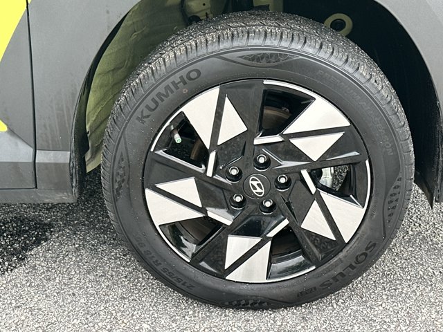 Vehicle image 13 of 31