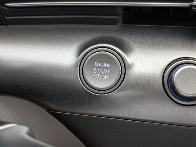 Vehicle image 27 of 28