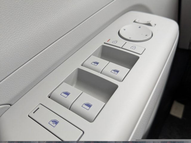 Vehicle image 18 of 28