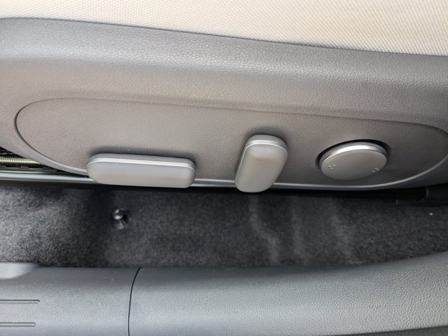 Vehicle image 17 of 28
